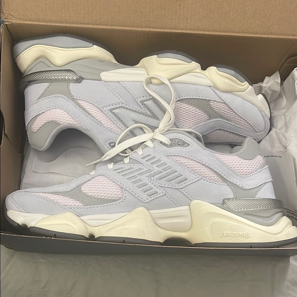 New Balance Women's Sneakers in Light Pink and Gray